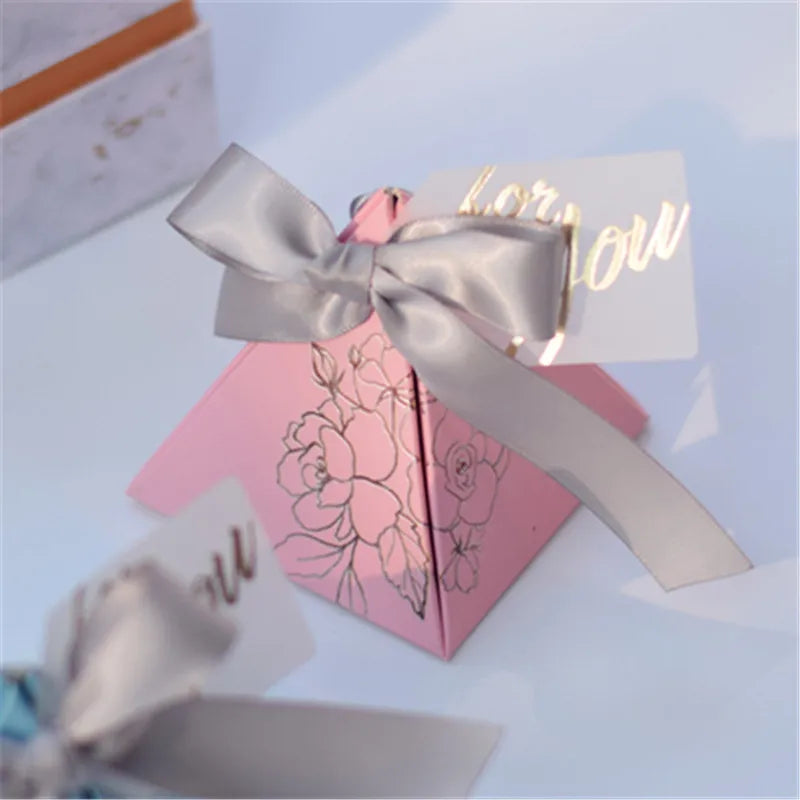 New Triangular Pyramid Candy Box Wedding Favors Gifts Boxes Candy Bags for Guests Wedding Decoration Baby Shower Party Supplies