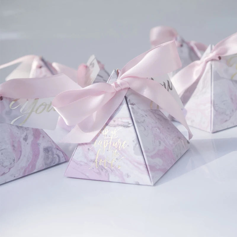 New Triangular Pyramid Candy Box Wedding Favors Gifts Boxes Candy Bags for Guests Wedding Decoration Baby Shower Party Supplies