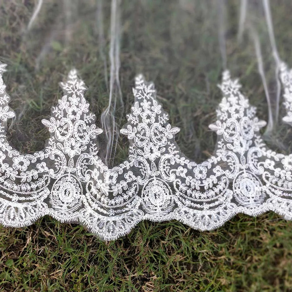 Real Photos 2 Layers Sequins Lace 3 Meters Cathedral Woodland Wedding Veils with Comb 3M Long White Ivory 2 T Bridal Veils